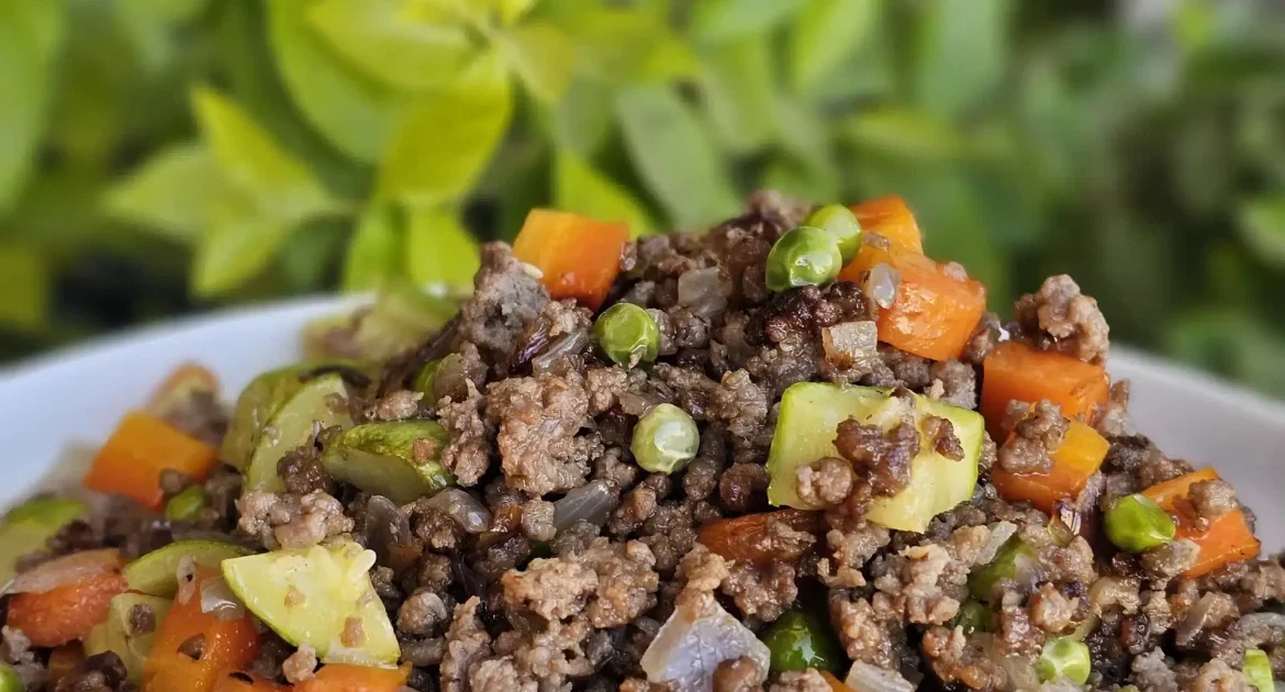 طاسة اللحمة المفرومة بالخضار